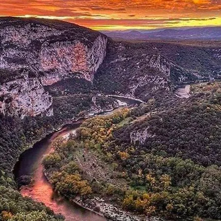 Les Romarins Vallon-Pont-dʼArc